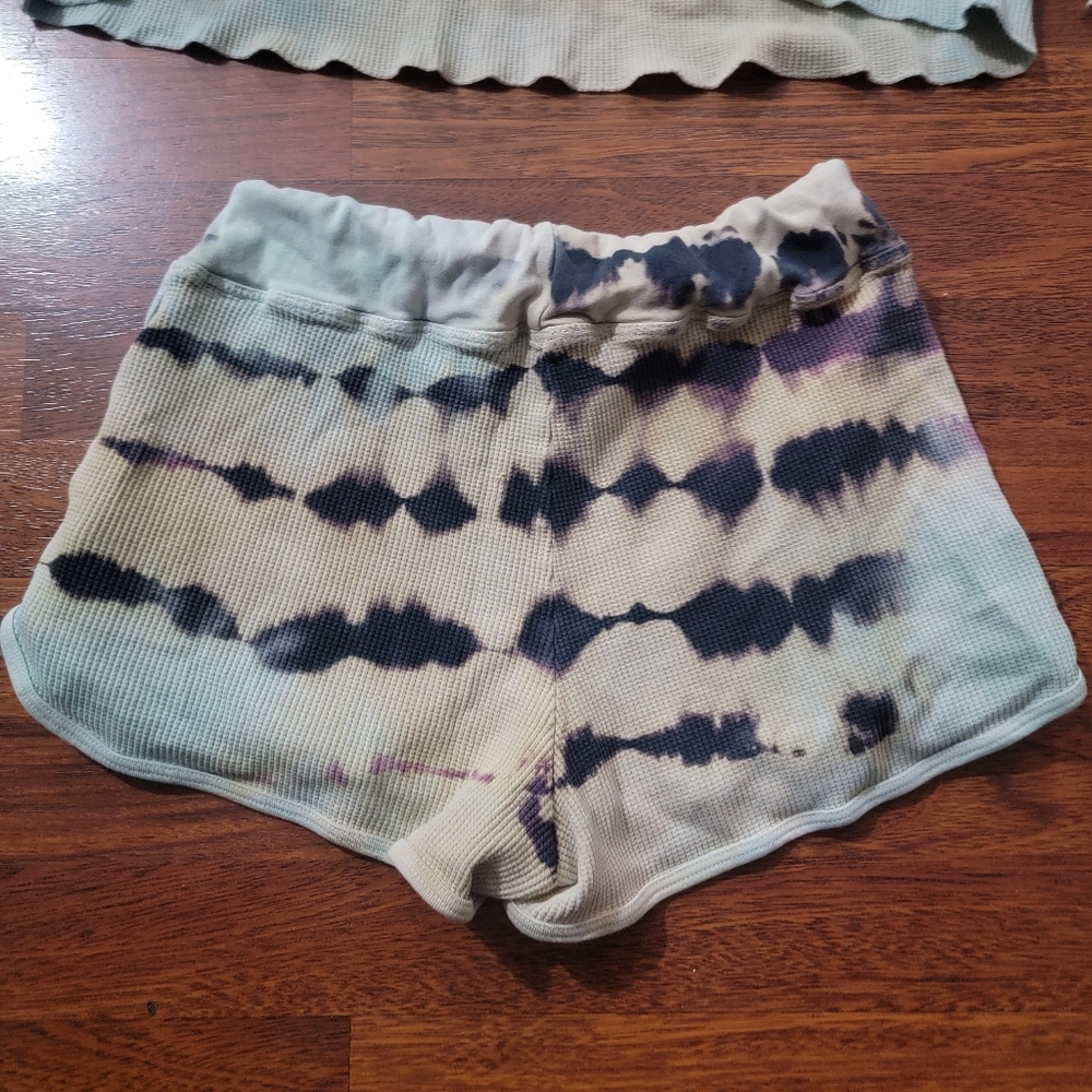 Rare Free People Revolve Daydreamer Tie-Dye Henley Top and Shorts Set Suze Xs - Picture 7 of 10